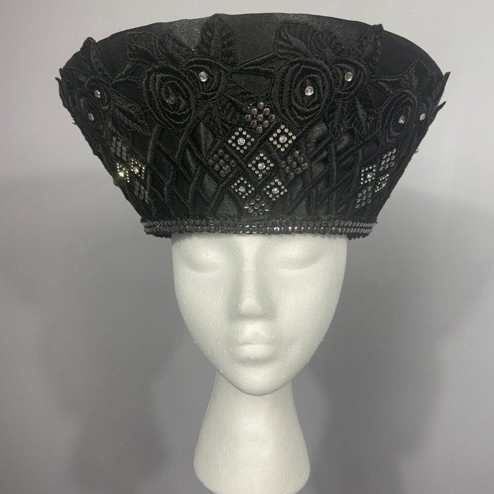 Ms Divine Black with rhinestones and silver embellishments: Elegant!